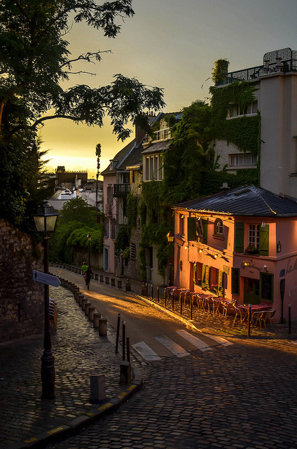 visitheworld:  Late afternoon in Montmartre / Paris (by Robin TOURNADRE).