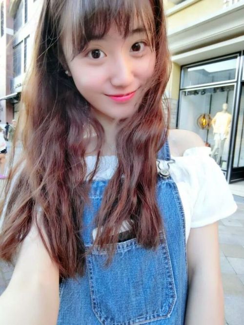 nonovoo: 一看就是个被一堆人上过的骚逼，估计在学校里辅导员班主任连食堂的大叔都轮过(雾)