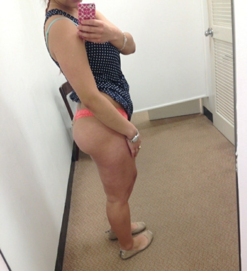 exgflatinascuties:  Just submitted to jamesg9@ymail.com .. no caption just said X GF .. bomb!!  I need to know you. 