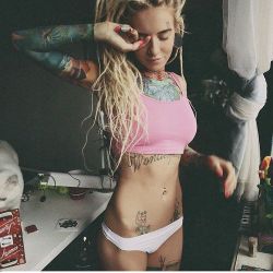 eyesfavouritecandy:  sexy and inked - http://eyesfavouritecandy.tumblr.com