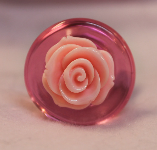 im-your-little-scarlet-starlet:  kittensplaypenshop: Rose plug ^_^  Daaaaadyyy! Buy