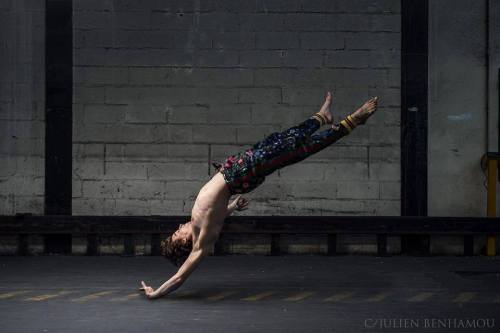 dance-world:Shirwann Shifu Jeammes -  Compagnie Olivier Dubois - photo by Julien Benhamou 