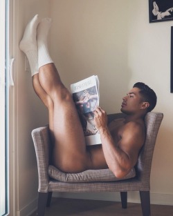 jaynotjason:  How I read the newspaper. (Just