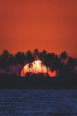 lsleofskye:Sunset from Malpe, Karnataka |