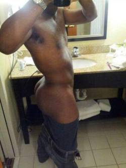 iloveazz89:  www.iloveazz89.tumblr.com  To submit pics send them to KIK: TOPJERZEE or email them to topjerzee@yahoo.com.