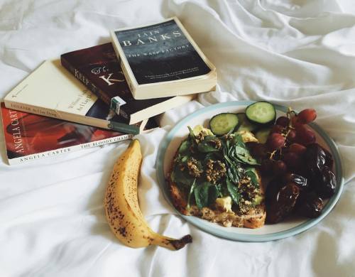 tamarhope:  Food and study 👅👅👅 only just realised what a brill combo avocado and pesto is!!! If you haven’t tried it, do itttttt (minus the parmesan in the pesto of course, maybe add a cheeky bit of nutritional yeast if you have some handy)