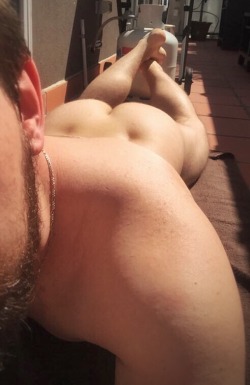 dickade:  Getting some sun on my buns! 