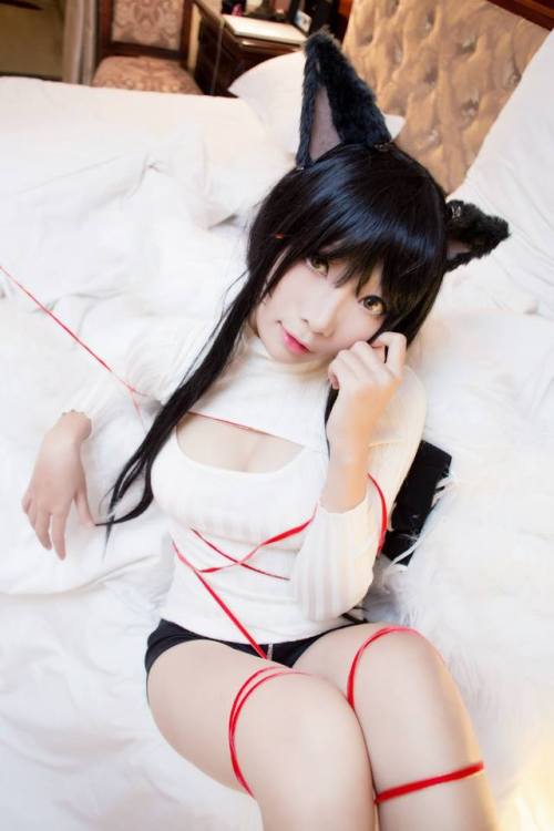 league-of-legends-sexy-girls:  Ahri Cosplay