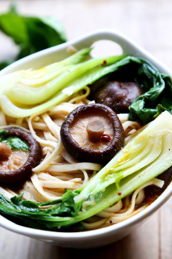 vegan-yums:   Bok Choy and Shiitake Mushroom Noodles  