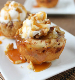 fullcravings:  Apple Pie Cupcakes 