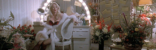 cosmicgurl:Death Becomes Her (1992) dir. by Robert Zemeckis“Where did you put my wife?!”