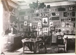 greatwar-1914:The Red Baron’s room, decorated with wreckage taken from his kills. 