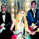 avrillavigine:  Avril Lavigne + Boys 