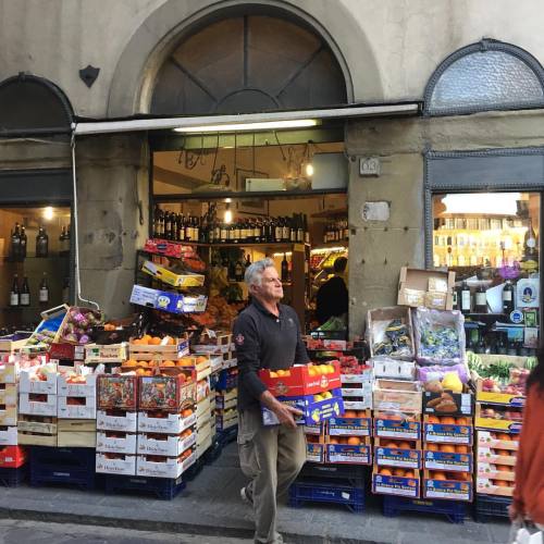 Fruit and some wine . My kind of shop.#photography #photo #beautiful #bbctravel #italia #italy #it