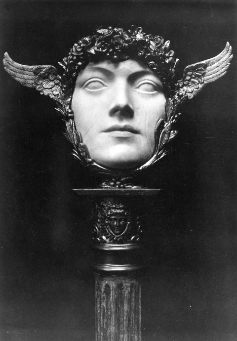 m-a-r-b-r-e-n-o-i-r:
“ “Un Masque”, Fernand Khnopff. Photographie rehaussée d'Arsène Alexandre, 1897.
”