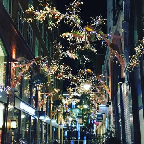 Christmas lights in Covent Garden #itsbeginningtolookalotlikechristmas #everywhereIgo #coventgarden 