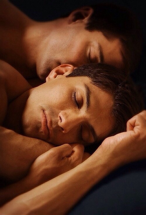 omgaylove:  http://omgaylove.tumblr.com/ 