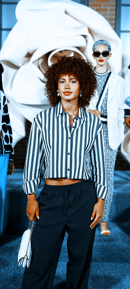 Sofia Wylie
at the Kate Spade Spring 2024 Ready To Wear Runway Show.
— psd WORKING FOR THE KNIFE by @hoywn 
— action 