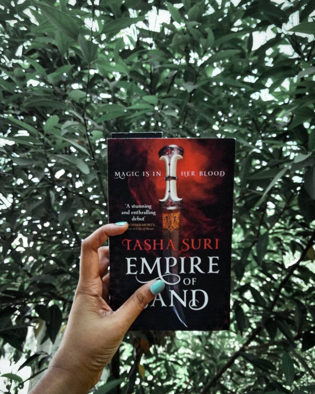 20.04.20 ⇟
▪️ #dashreviews #empireofsand by Tasha Suri
🔸
A spectacular bout of world-building and a sumptuous South Asian setting. 😍 I just could care much about the characters and the plot only picked up in the last 100 pages of the book. Lucky for...