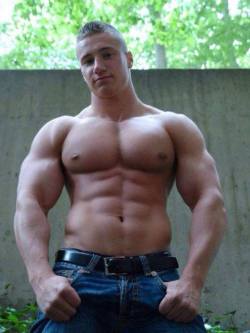 musclegalore:  Bottle time! 