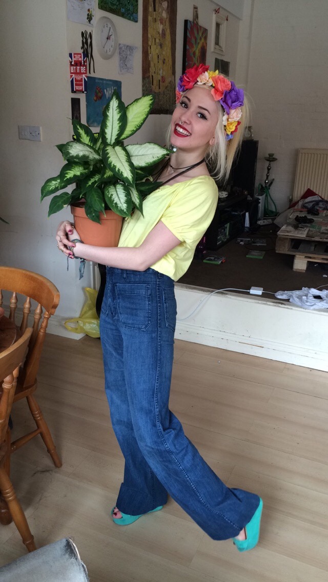 dink-182:  My outfit is so cute today. Bringing the 70’s flair jeans back haha,