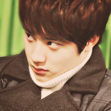 kaiwaiisoo:   the lost penguin  Kyungsoo being Kyungsoo at Sehun’s graduation ceremony