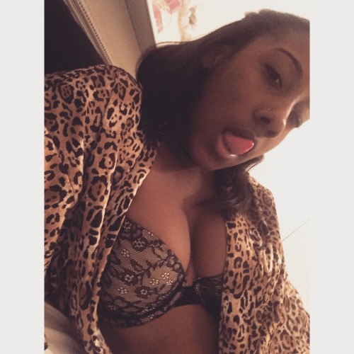 almightykingdre:  taint3edcakes:  Here’s my 2k15 selfies  I’ve cut my hair like three times this year and it kept growing back. Here’s to another fucking year of good hair !  😍😍😍🍫💦👅