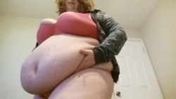 bigbootypandamoo: misstasticakesbbw: I love watching my belly get even bigger and softer.  I need to get so much fatter. My new years resolution is to gain 100 more sexy pounds. I want to be super sized. Check out this cutie 😉 