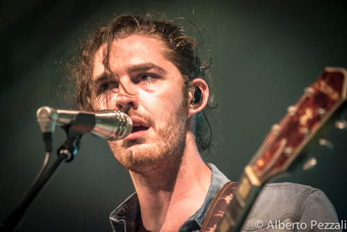 albertopezzali: fyeahhozier: Circolo Magnolia, Milan. 8.7.15. Photos by Alberto Pezzali.  Xxx