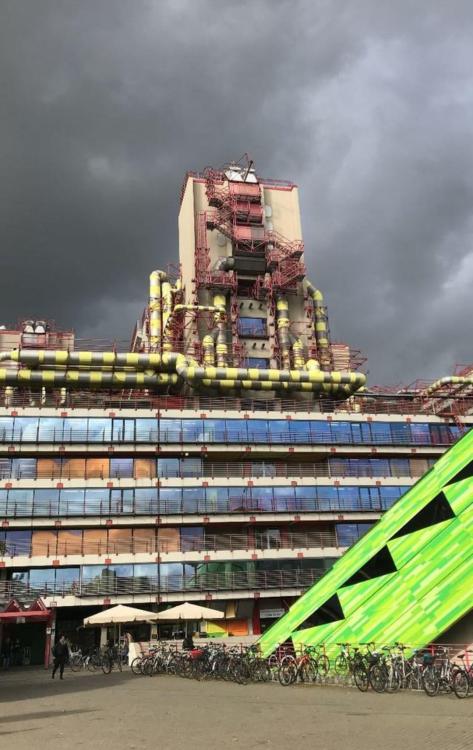 evilbuildingsblog:  This Hospital in Aachen, Germany