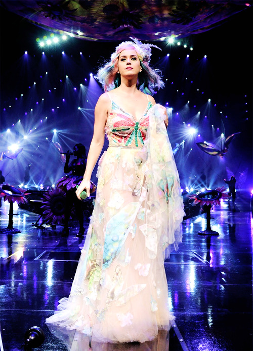 iheartkatyperry:  The Prismatic World Tour at Verizon Center on June 24, in Washington