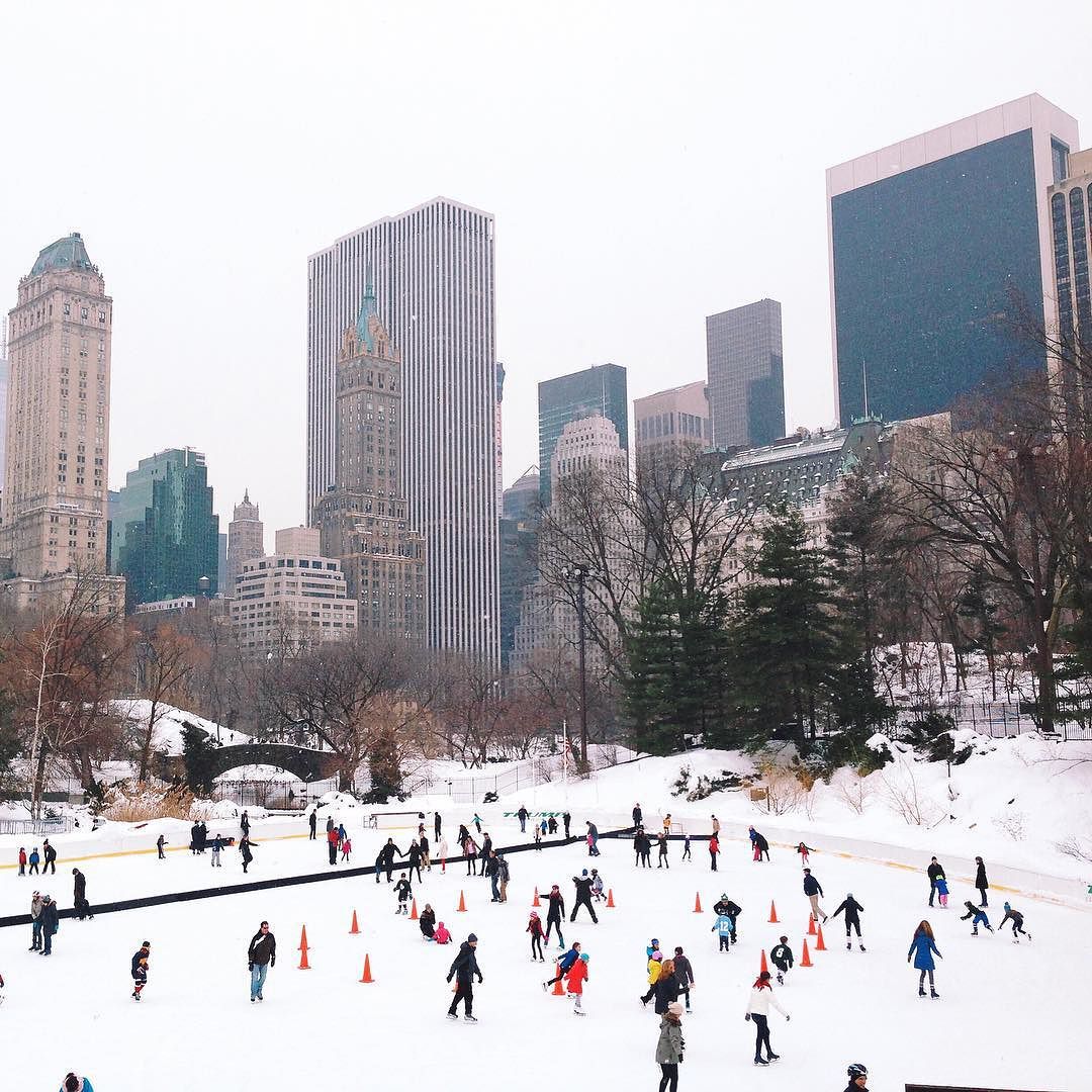 adore-new-york:  Photograph by sezyilmaz  [More NYC here →]