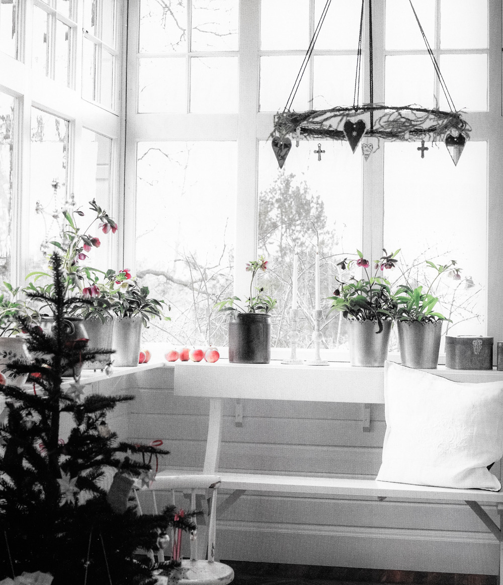 A stunning and elegant Christmas design and one that is beautifully simple. Image by Bolig Liv.