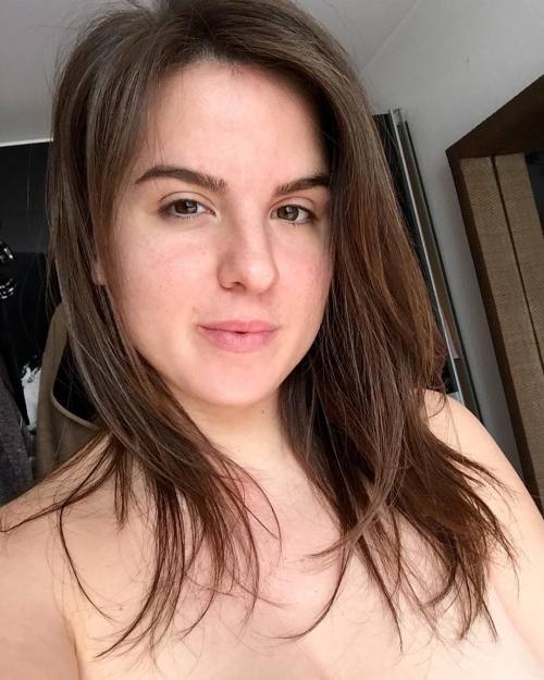 Good morning folks. Thx for the love to my last picture😽😊💙 I am since 3 hours in my bed & couldn’t get up. Today we’re going for a big greek dinner in honor of my grandparents. We will all wear a white shirt and blue jeans! I