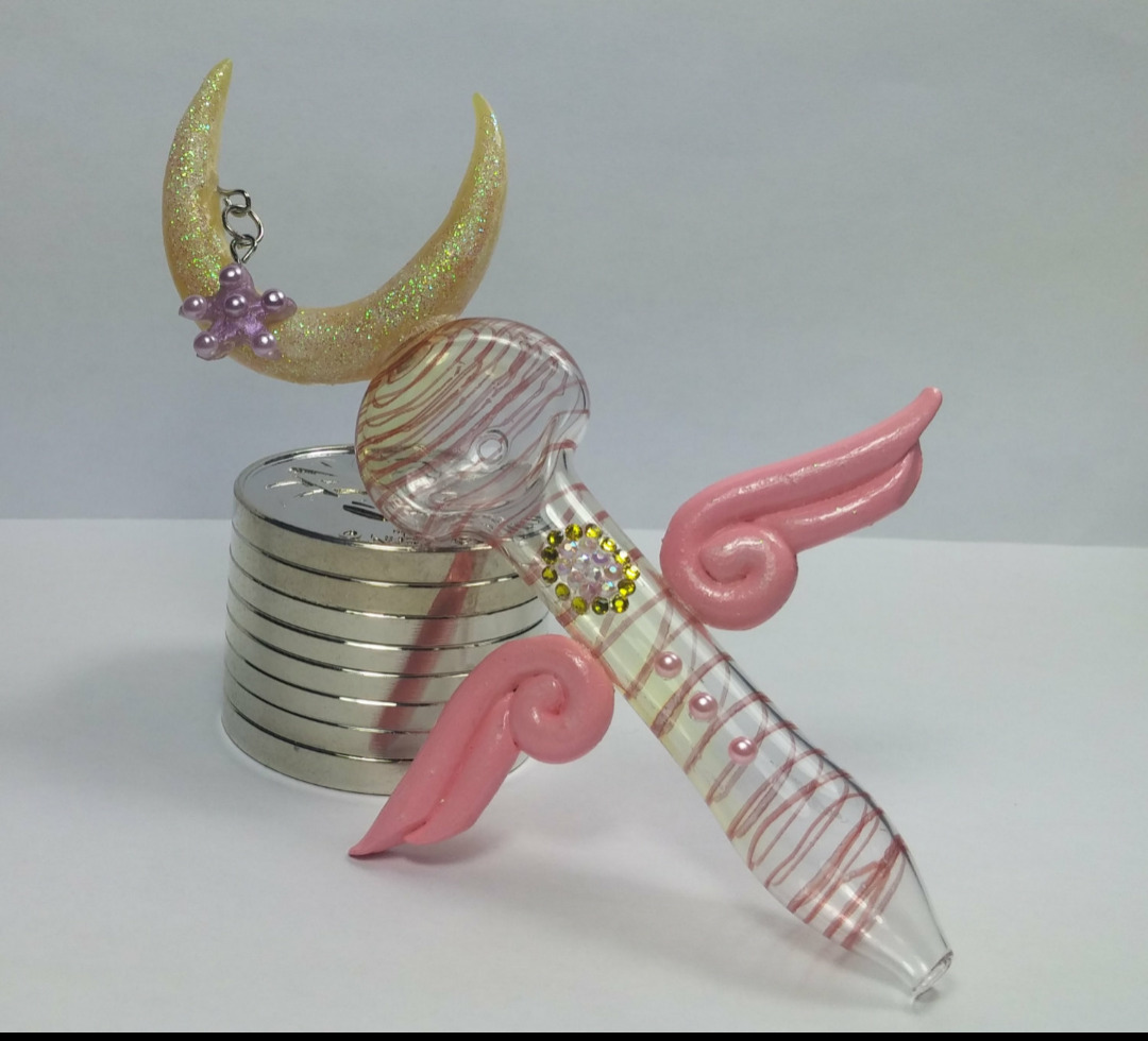 prettypipesshoppe:  I’ve been calling this pipe the “Angel Pipe” but I’m
