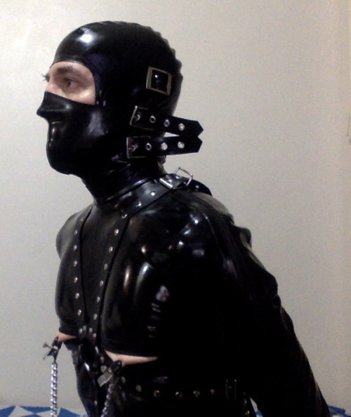 bouzudorei: Rubber drone conversion (stage 1). Rubber suit, muzzle and nipple clips in place. w