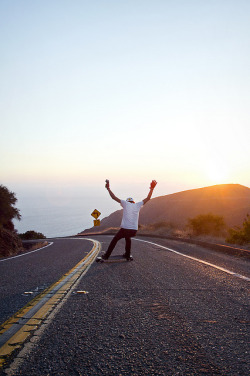 dreamingisapartoflifeee:  on the road on