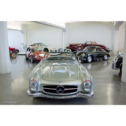 Step inside the private (and hidden) Beverly Hills garage of car collecting icon Bruce Meyer. A board member of @gearysbeverlyhills, he invited us along with #TudorWatch to spend some time with some absolute classics. Check out the post now. (at...