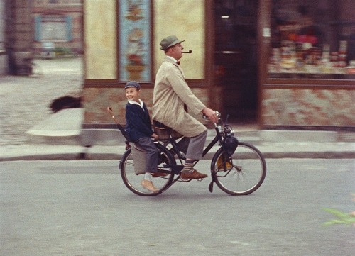 urbanbikelife: fahrradelig: Mon oncle (Jacques Tati, 1958) The best urban cycling is HERE