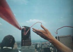 grupaok:Otto Piene, Red Helium Sky Line,