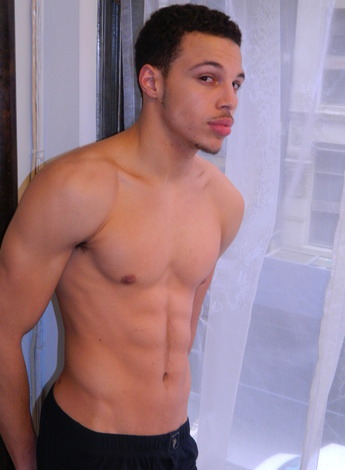 bonjourbonsior:  manuponman:  Ray Mills! *sigh*  New face 