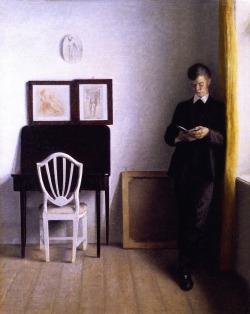 Interior con joven leyendo, de Vilhelm Hammershøi