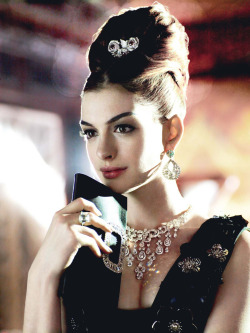 sexyandfamous: Anne Hathaway. 