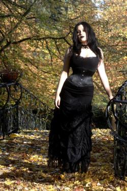 victorian-goth:  Victorian goth http://victorian-goth.tumblr.com/