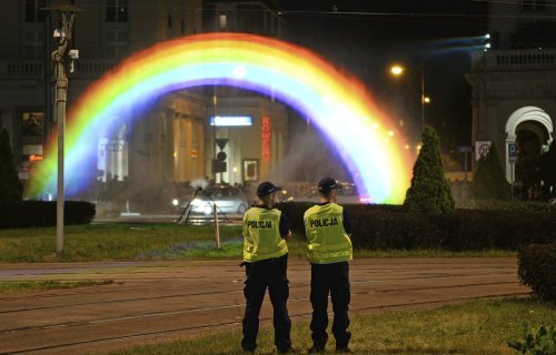 dkpsyhog: Homophobes: *try to destroy rainbow statue* Gays: “fine then we’ll make it an 