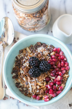 hellosmitten:  Organic Cacao, Coconut and Quinoa Granola  