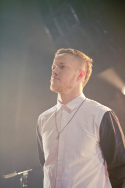 imaginedragonsdaily:  Dan Reynolds of Imagine Dragons on-set at “What Happens Here, Stays Here” Commercial Shoot.