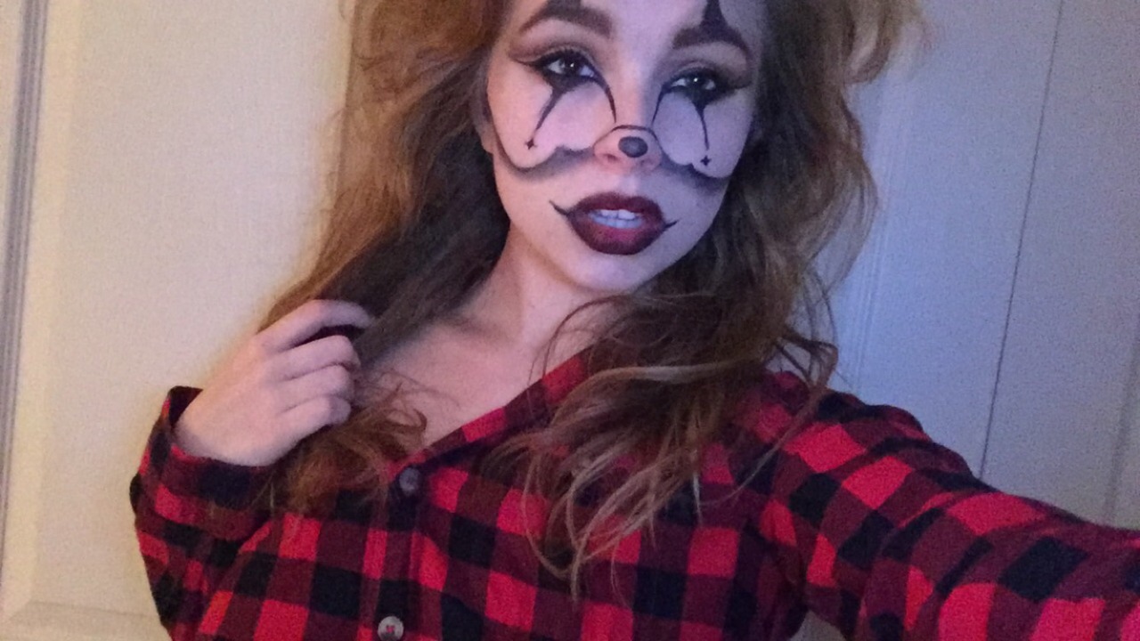 cheapwinedrunk:  simoner-boner:  cheapwinedrunk:  catch me this Halloween [they/them]