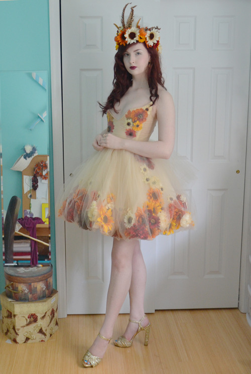 doxiequeen1:  The finished “Fall Flower Fairy” dress and crown. I like how this dress turned out, I think it’s really cute and it makes me happy! Hopefully i’ll be able to get proper photos of in a pumpkin patch or someplace autumny.  The whole