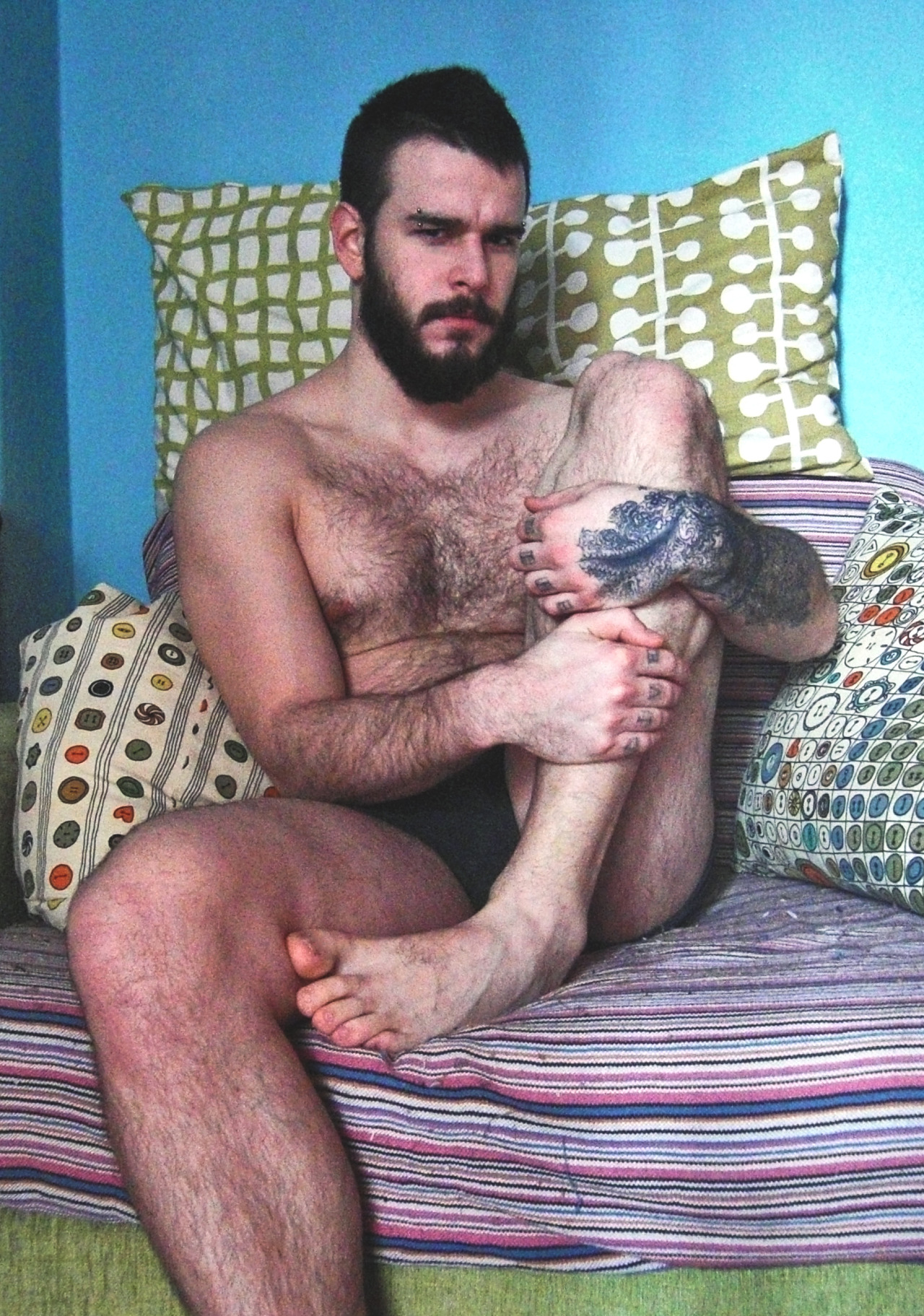 getyerroxoffinto:  Getyer Roxoff in TO said: Hot, tasty feet on this furry hipster.